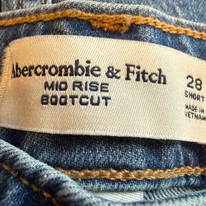 Abercrombie & Fitch White and Black Price Tag